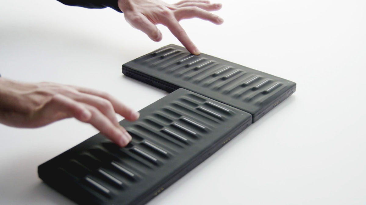 弾くというより、縦横無尽にかけめぐるのが正解な「キーボード」