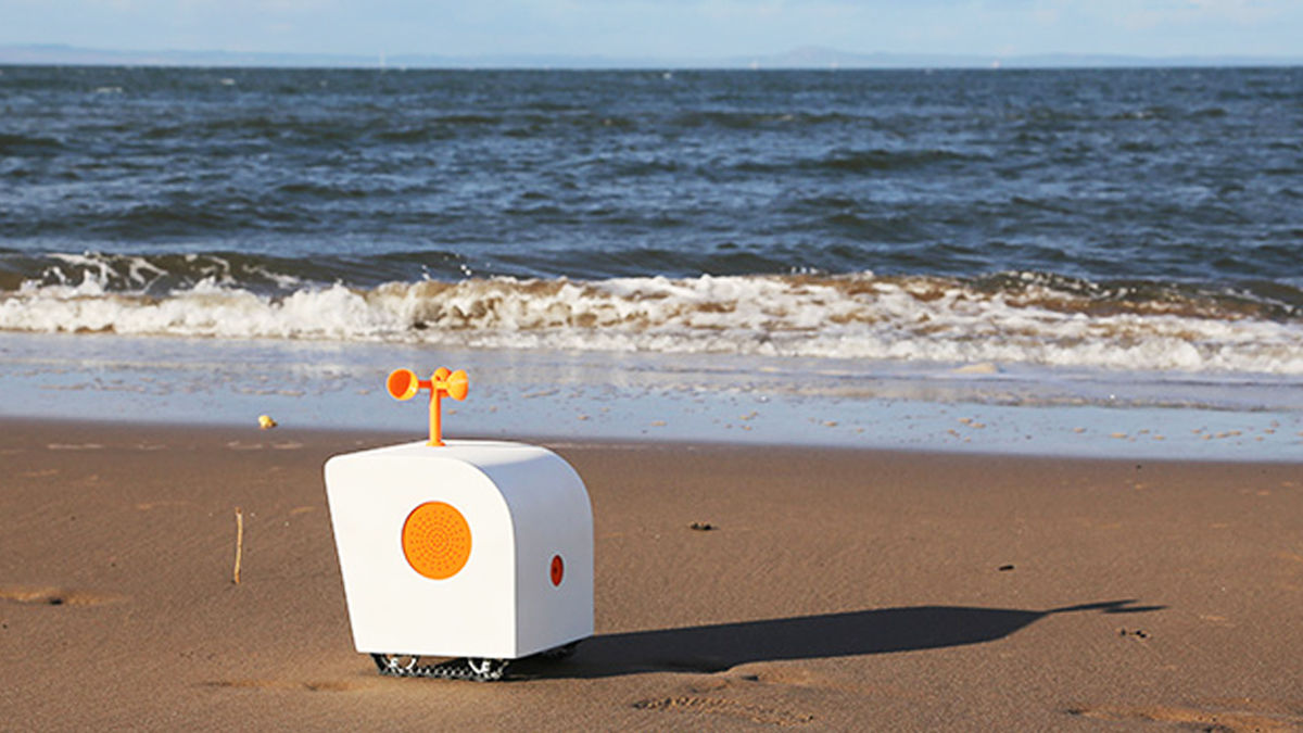 砂浜でポエムを書く「ロボット」が教えてくれること。
