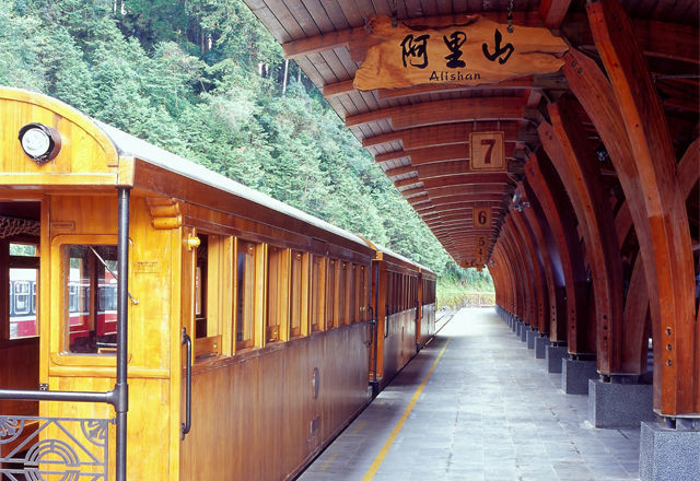 台湾に行ったら絶対乗りたい「世界一の山岳鉄道」