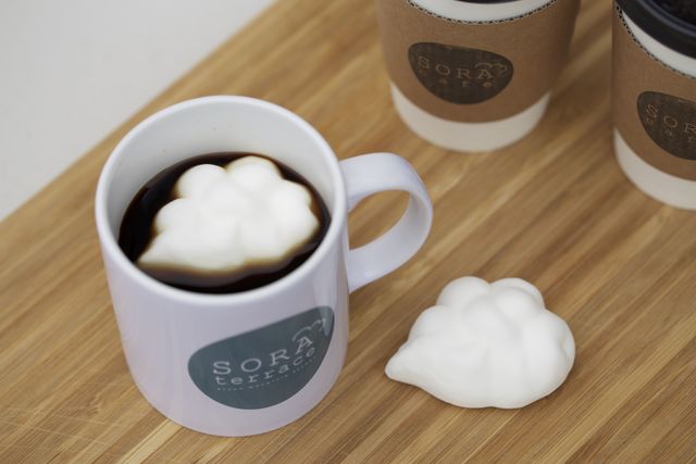 標高1,770m。雲の上にオープンする「cafe」