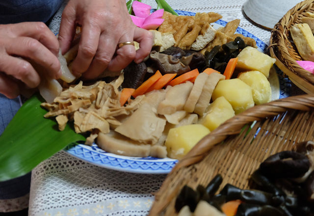 旅行先の晩ごはんに、地元のおばあちゃんの手料理という選択肢