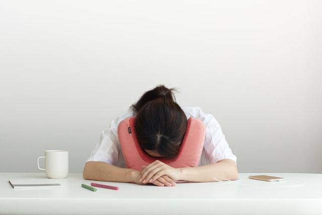 突っ伏しても「痛くない枕」