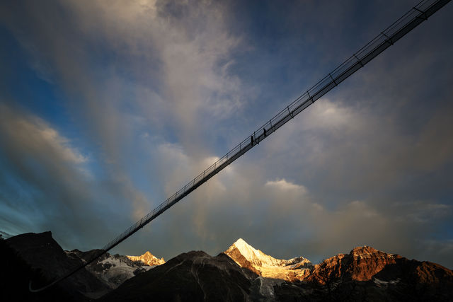 まさに天空に架ける橋。スイスの世界最長吊り橋
