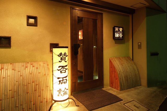 本棚にしまえる非常食、あります。