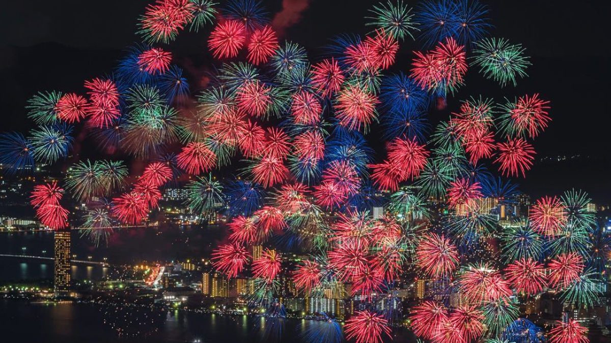 来年の夏が恋しくなる、花火。