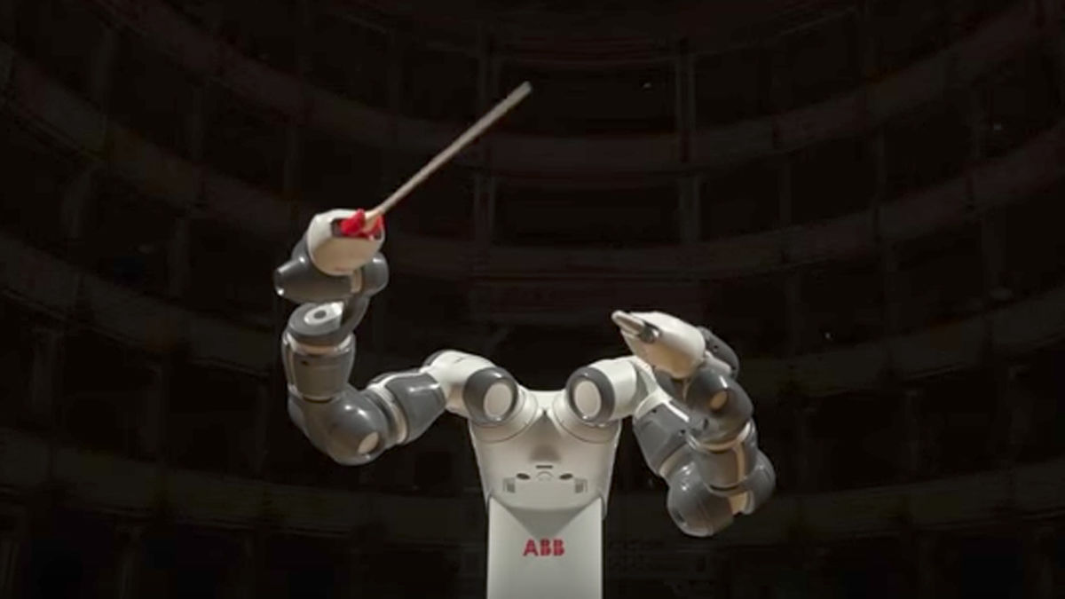 「ブラボー!」ロボット指揮者YuMiが大歓声を受けた夜