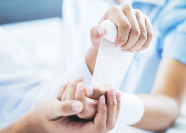 傷の治りが3倍早い?薬を投与してくれる「絆創膏」が開発される。