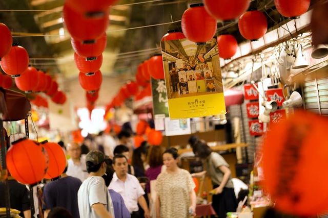 大阪・新世界のシャッター街で遊ぼう。「値札のないマーケット」って?