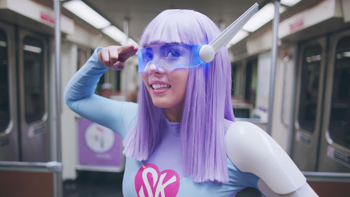 LAの地下鉄の平和は、「KAWAII戦士」が守る!らしい。