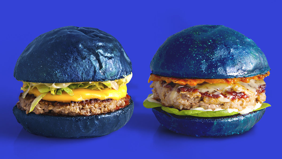パリのセレクトショップ Colette が 青いハンバーガーを発売 Tabi Labo