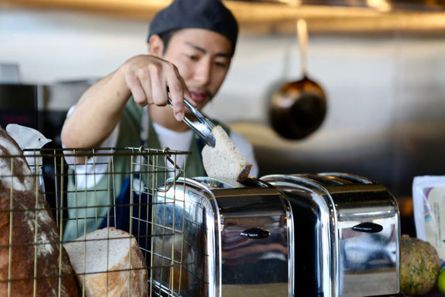 沖縄・北谷の街をアップデートするカフェ「AIEN」