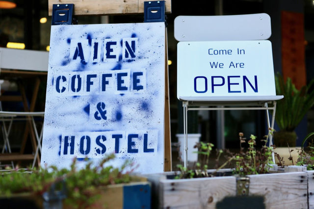 沖縄・北谷の街をアップデートするカフェ「AIEN」