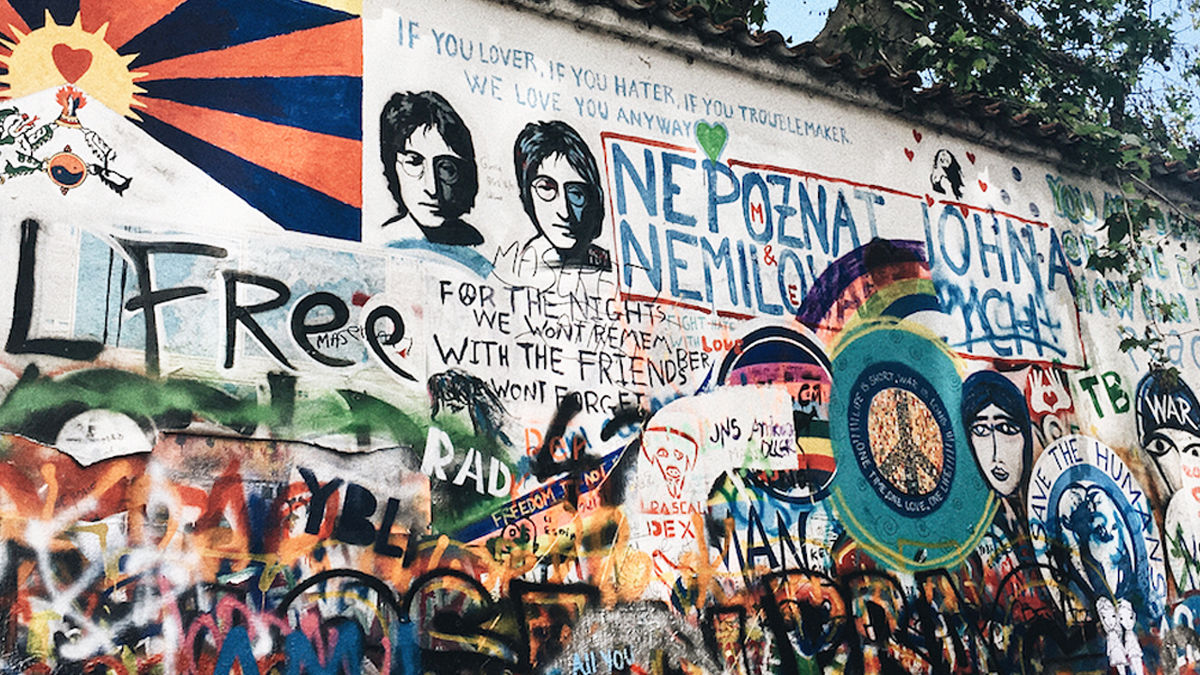 自由と平和のシンボル ジョンレノンウォール Tabi Labo