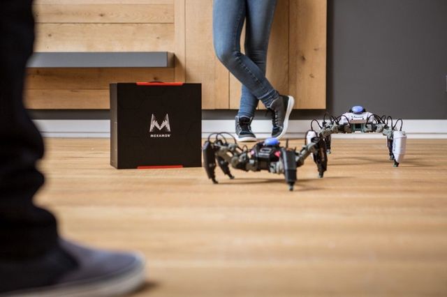 自分のロボットをスマホで操作する「新感覚ARゲーム」
