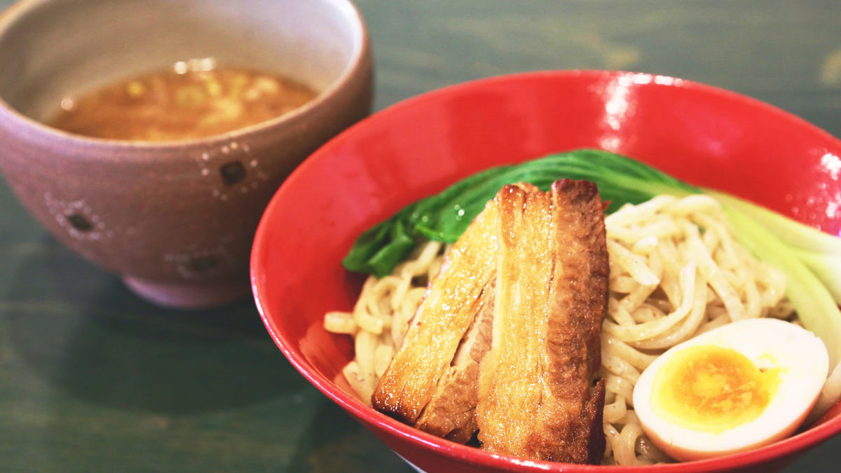 沖縄そばの異端、とも言われる「金月そば」を食べてみた。