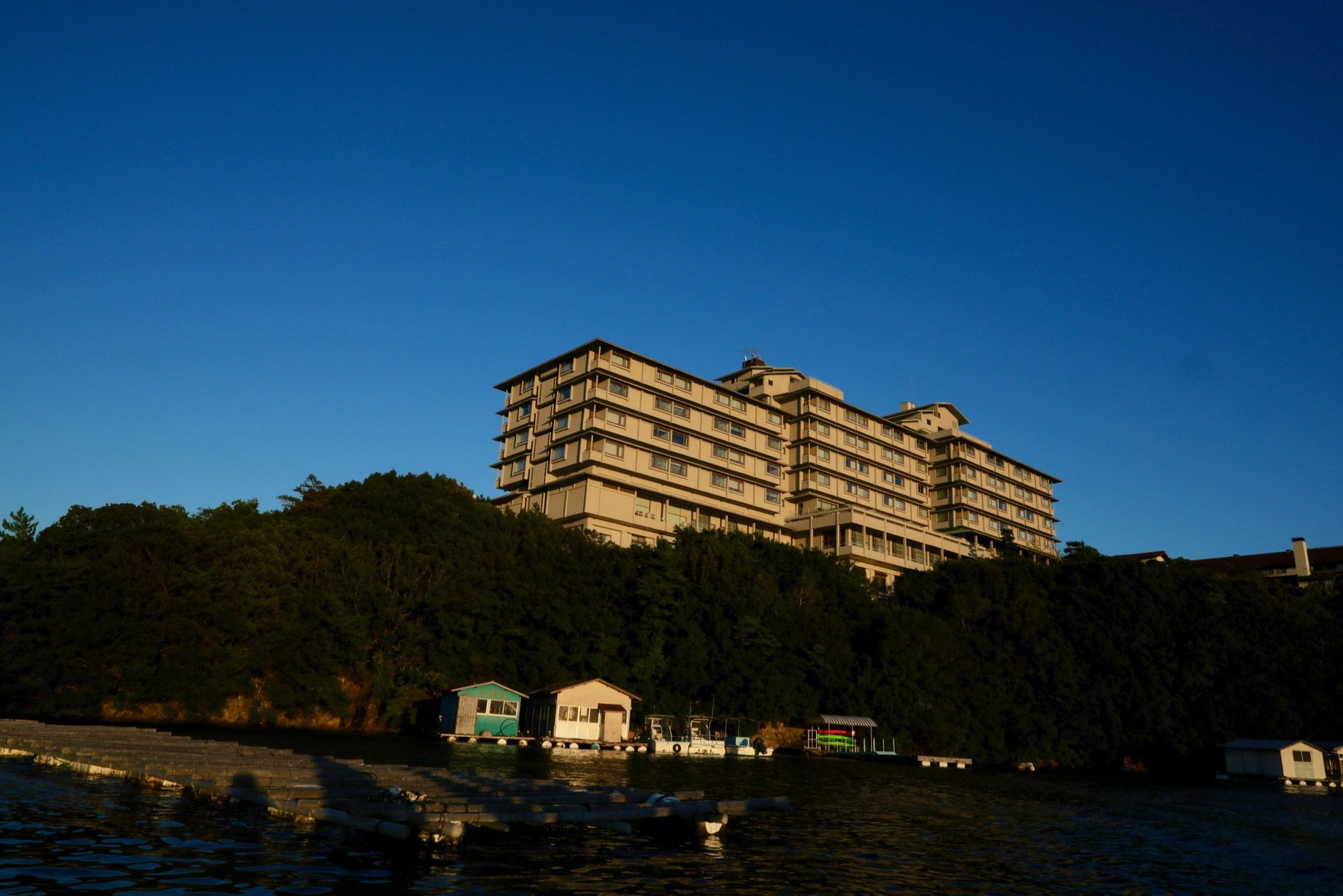 華麗なる「夕陽」を、海の上から味わうという贅沢体験