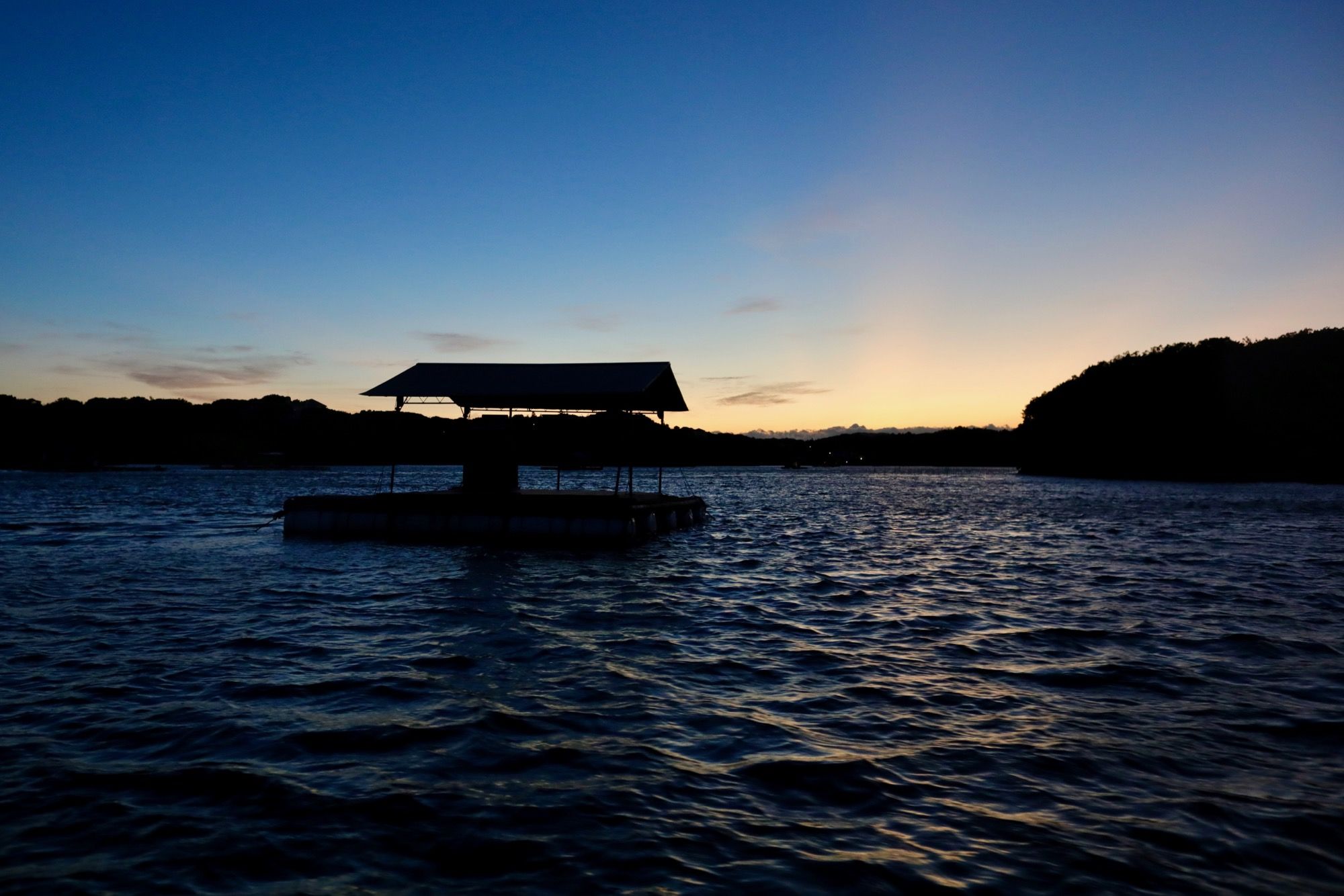華麗なる「夕陽」を、海の上から味わうという贅沢体験