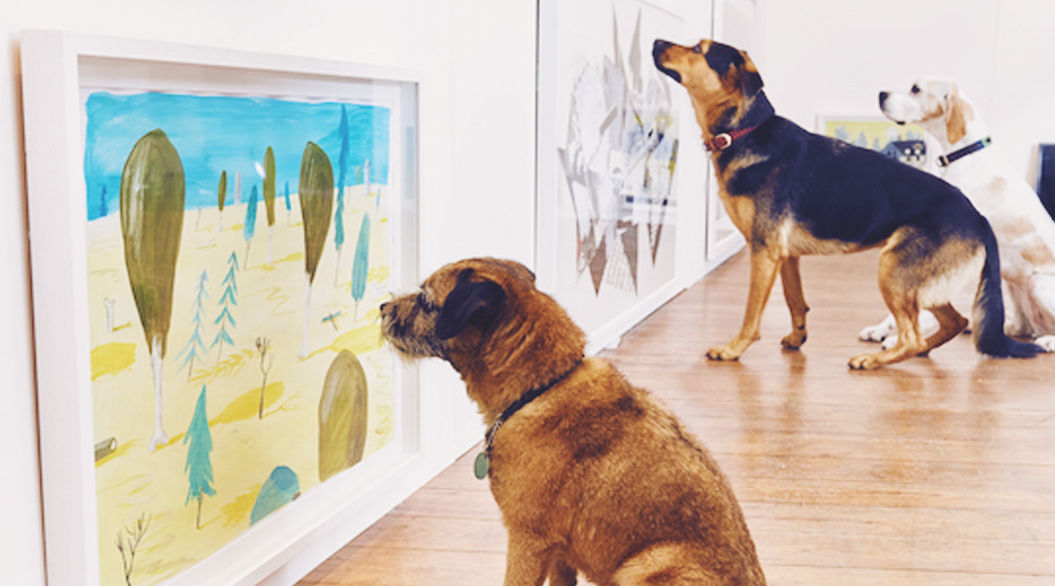 世界初 ロンドンで開催された 犬のための現代アート展 Tabi Labo