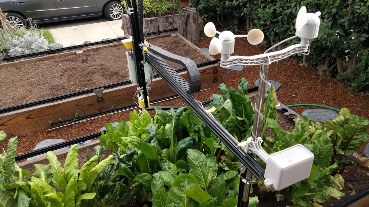 種まきや水やりなど、家庭菜園を全自動化する「FarmBot」。 | TABI LABO