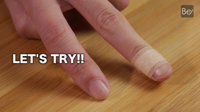 絆創膏をはがれにくくする裏ワザ、知ってる?