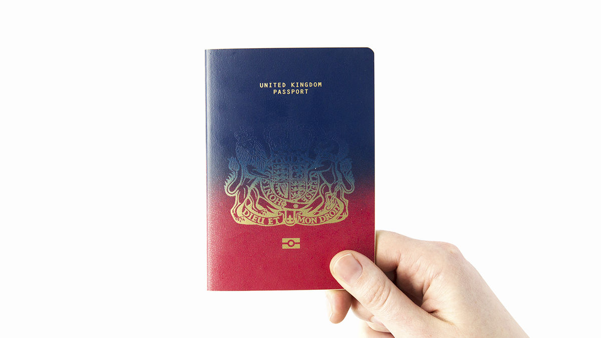 Eu離脱後の 新パスポート は 赤と青のグラデーション Tabi Labo