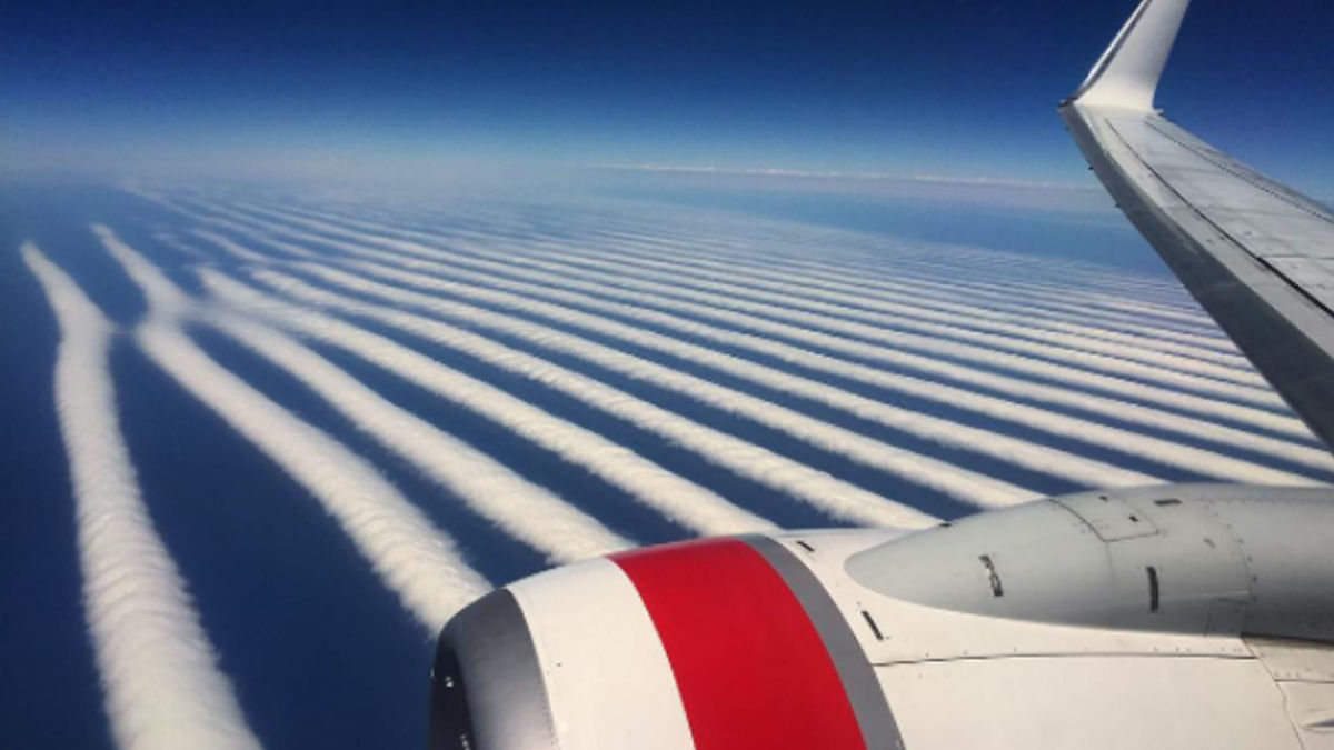 「ゼブラ雲」を飛行機の上から見たら、絶景だった。