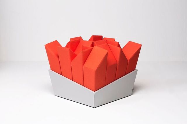 16本のクッションが、あなたを「引きこもり」にする。